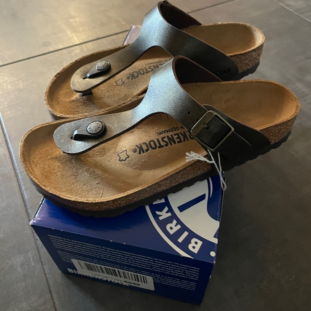 Birkenstock’s Gizeh - Brand new with tags !